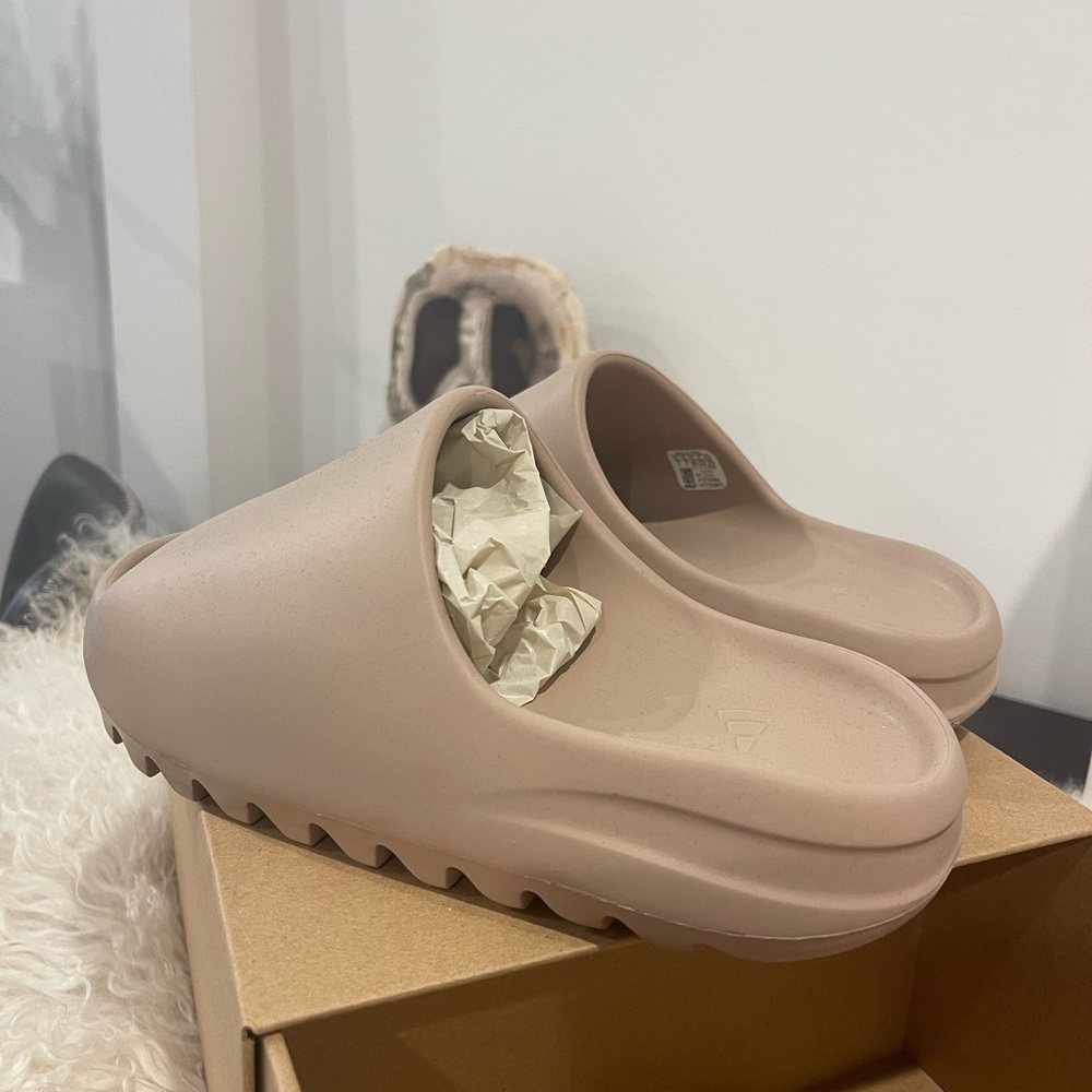 YEEZY SLIDES “Pure” Brand New with Tag’s!
